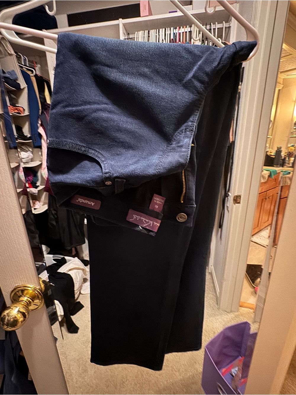 Gloria Vanderbilt Straight Leg Jeans in Dark Blue and Black